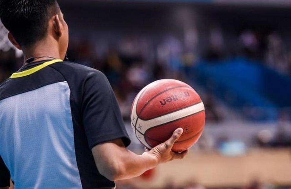 Η FIBA ανακοίνωσε... κίτρινες και κόκκινες στο μπάσκετ, «τέλος» οι τεχνικές ποινές
