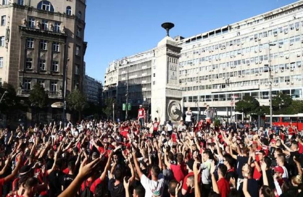 Ερυθρός Αστέρας-Ολυμπιακός: Μαζί στο κέντρο του Βελιγραδίου οι οπαδοί