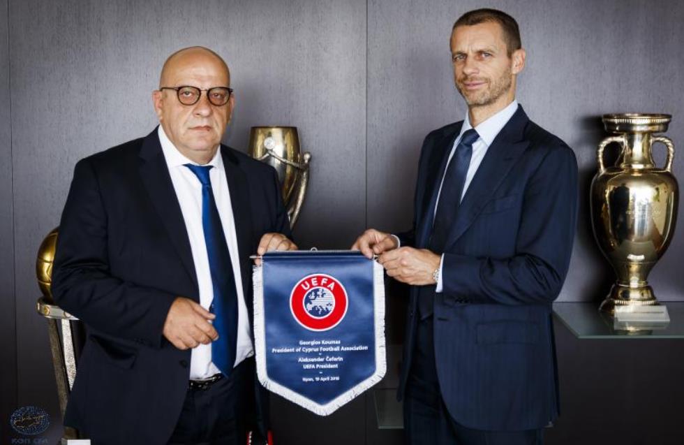 Ο Πρόεδρος της UEFA συγχαίρει το Γιώργο Κούμα για την επανεκλογή του
