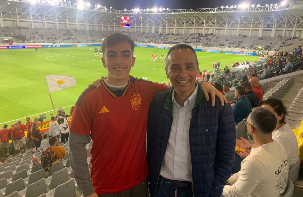 Στο Κύπρος-Ισπανία με τον γιο του ο Όλτρα