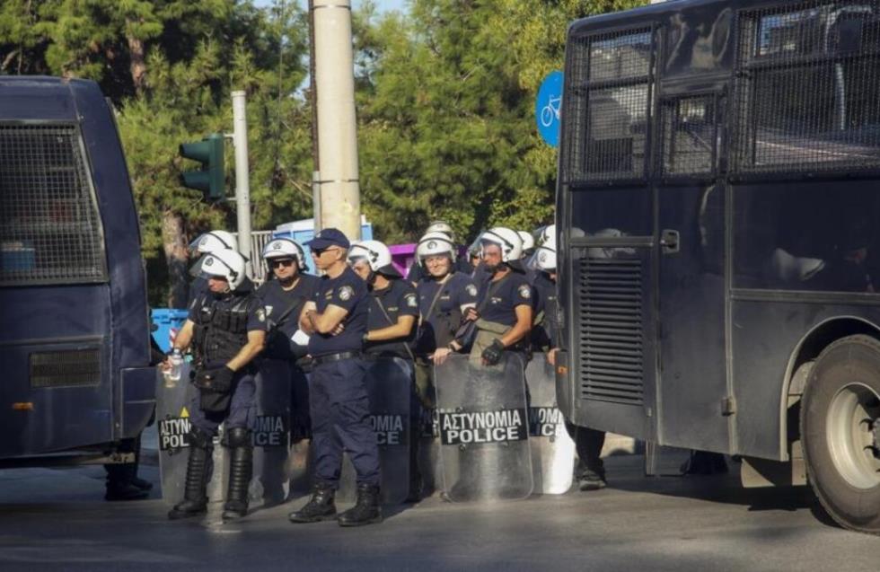 Ισχυρές αστυνομικές δυνάμεις συνοδεύουν την αποστολή της ΑΕΚ